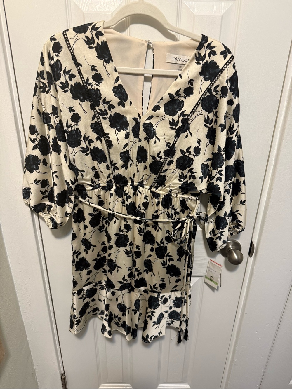 NWT Taylor Floral Ruffle Hem Dress Size 8P